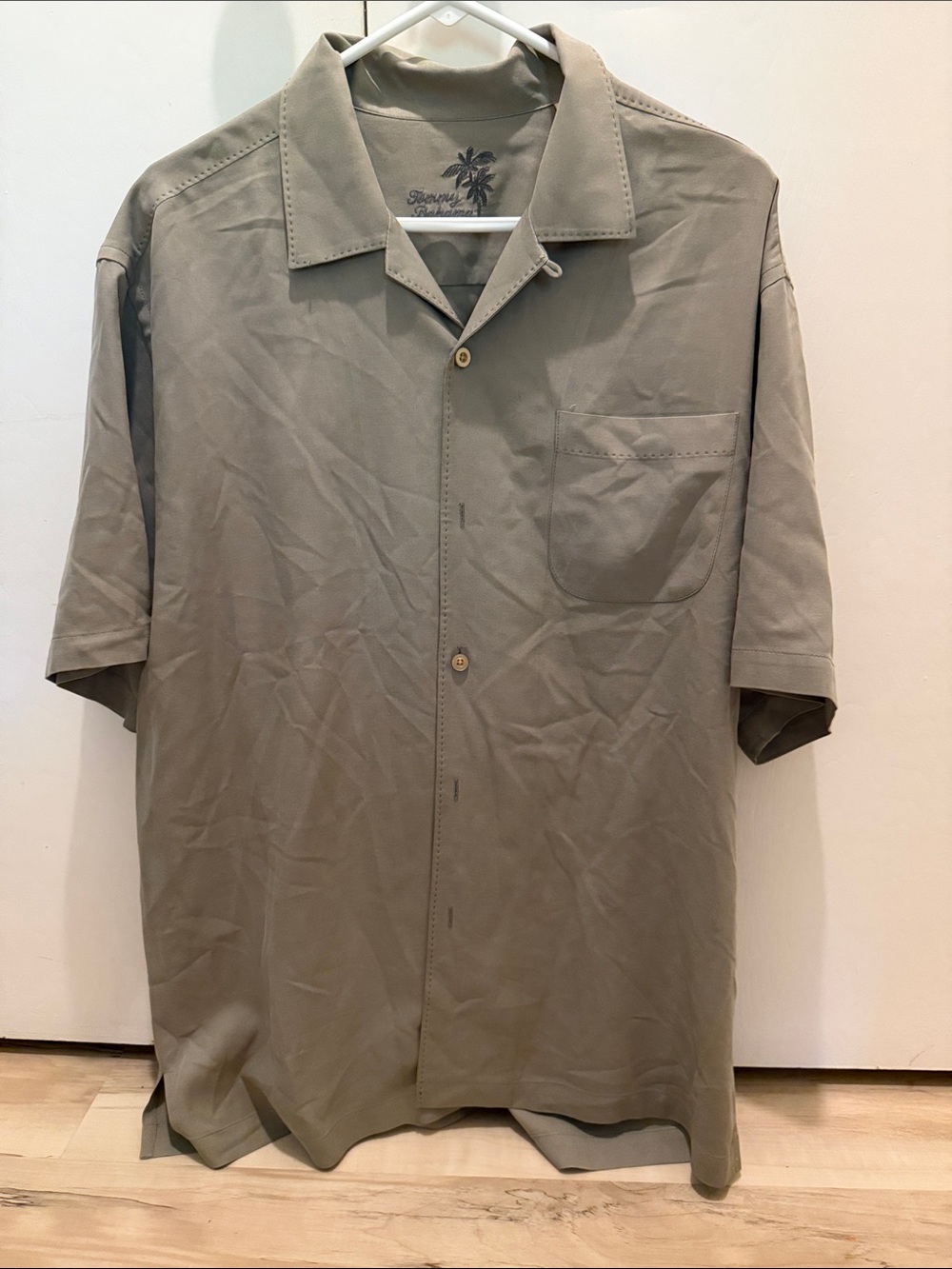 Tommy  Bahama Short Sleeve Button-Up Shirt in Olive/Taupe